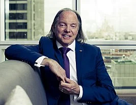 Портрет Майкл Роуч