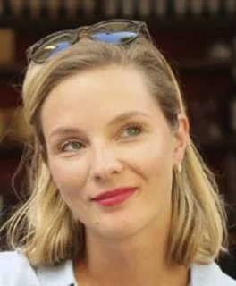 Портрет Анна Мулен