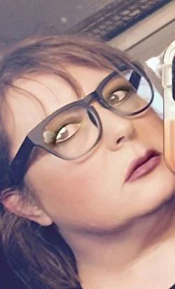 Портрет Миа Виллано