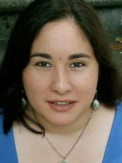 Портрет Табита Сузума