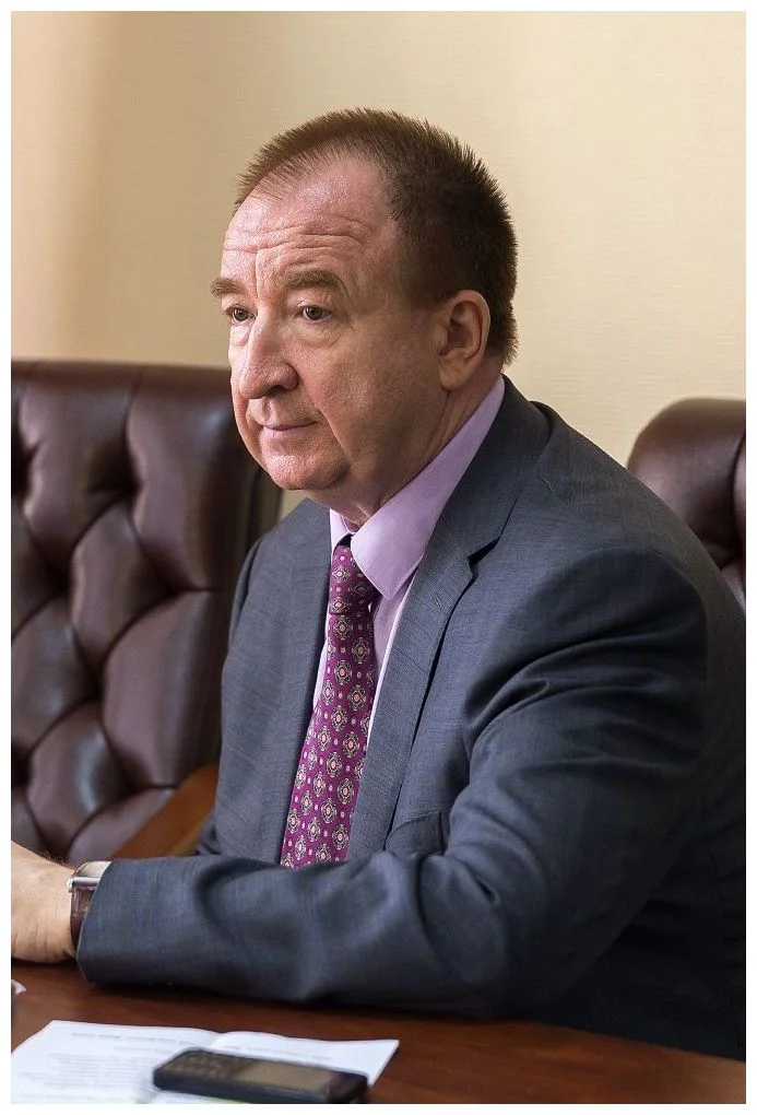 Обложка Это не борьба за Белый дом. Трамп пытается сбросить «британское иго» с США