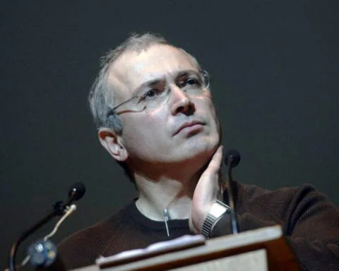 Обложка Путинское десятилетие оказалось вычеркнутым из жизни России временем