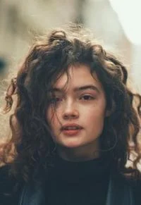 Обложка Он был старше её