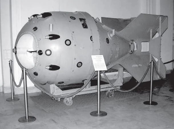 Обложка Ядерный меч Сталина: немецкий след