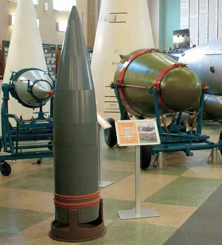 Обложка Царь-снаряд для атомной артиллерии