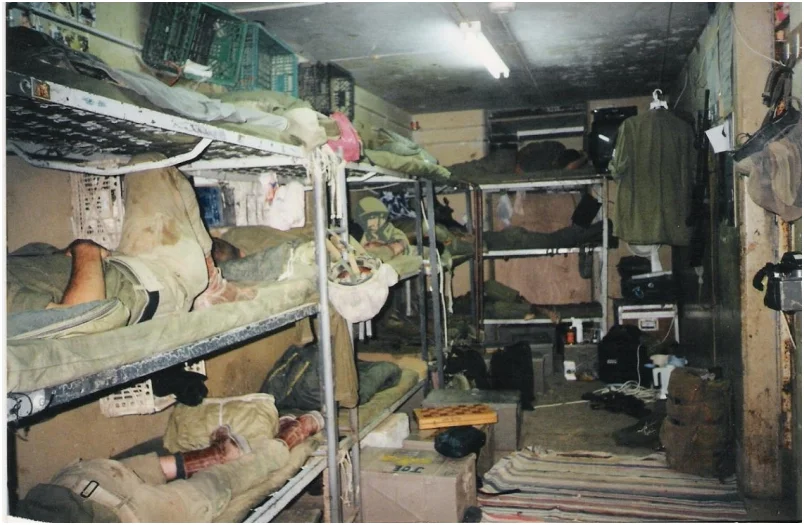 Обложка Война никогда не кончается